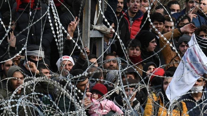 Nombrosos immigrants esperen el millor moment per creuar la frontera entre Turquia i Grècia