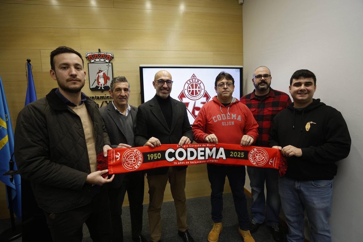 Por la izquierda, Pablo Blanco, Jorge Pañeda, Oliver Suárez, Francisco Javier Pavón, David Boto y Carlos Argüelles