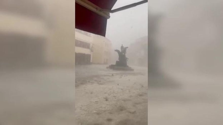 Tormenta de granizo en Andorra (Teruel)