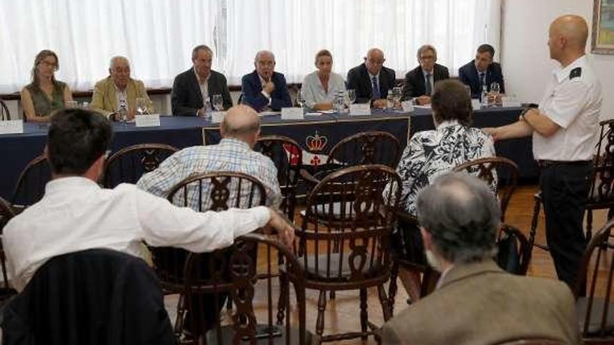 Un momento durante la asamblea del Real Club Náutico. // José Lores