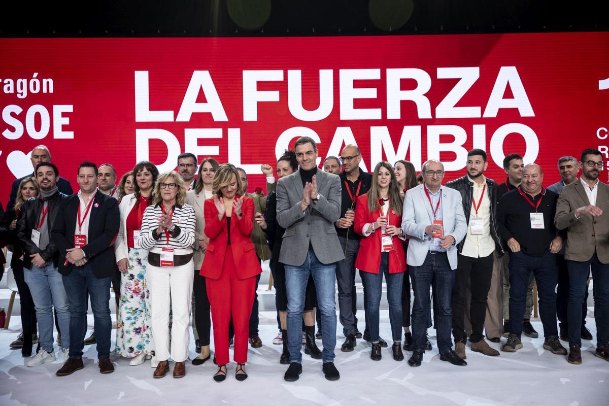 Foto de familia de la Ejecutiva Regional de Pilar Alegría.