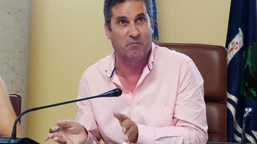 El alcalde de Los Montesinos más cerca del banquillo al tumbar la Audiencia siete recursos contra su procesamiento por acoso laboral y cohecho