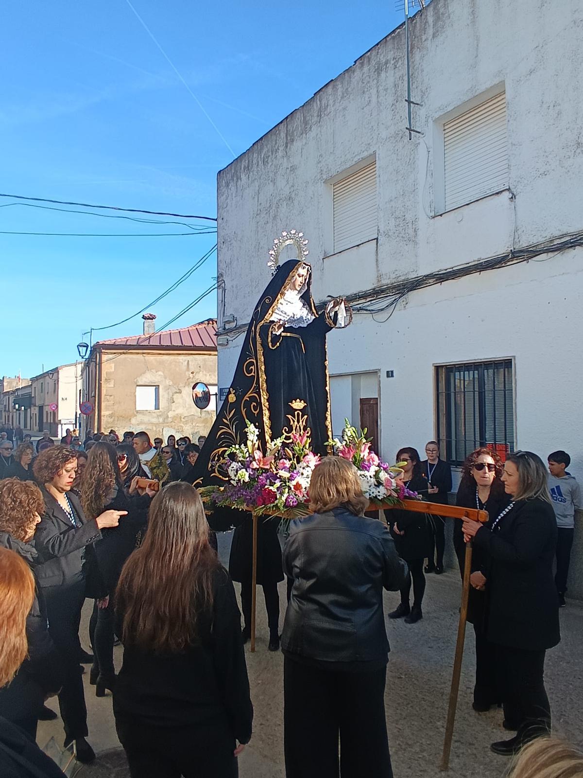GALERÍA| La procesión de La Soledad de Manganeses de la Lampreana en imágenes
