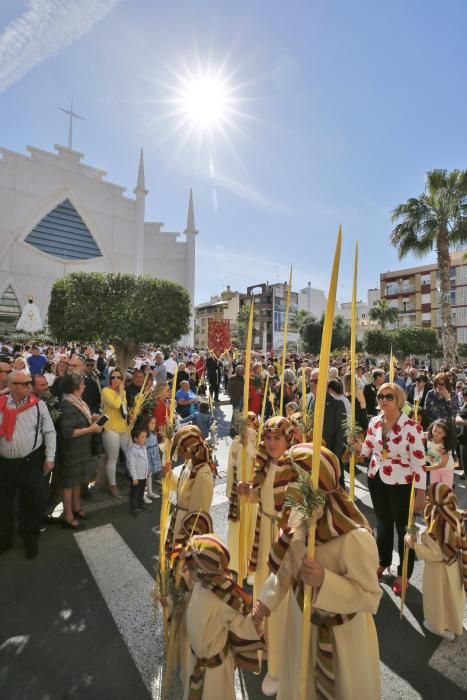 La procesión recorrió el itinerario entre la iglesia del Sagrado Corazón y la Inmaculada en Torrevieja