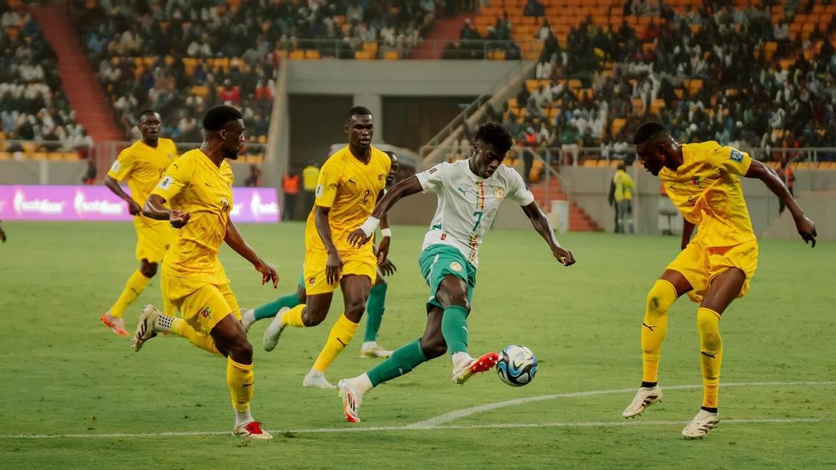 Assane Diao durante un partido con la selección de Senegal.