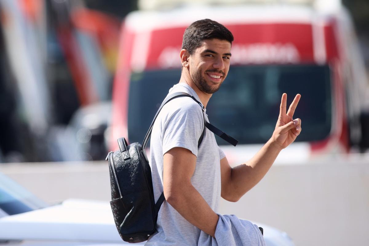 La afición despide al Valencia antes de la final en Elche