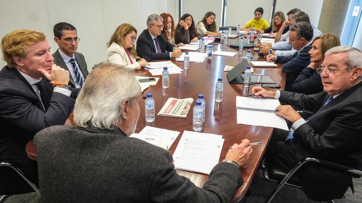 Los miembros del jurado, esta mañana, en el Edificio Badajoz Siglo XXI.