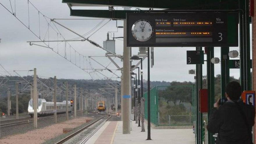 Proponen a Renfe la parada de seis trenes regionales Avant