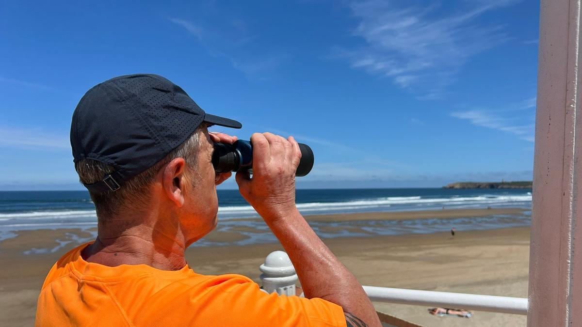 EN IMÁGENES: Las playas de Castrillón recibena a los primeros socorristas del verano