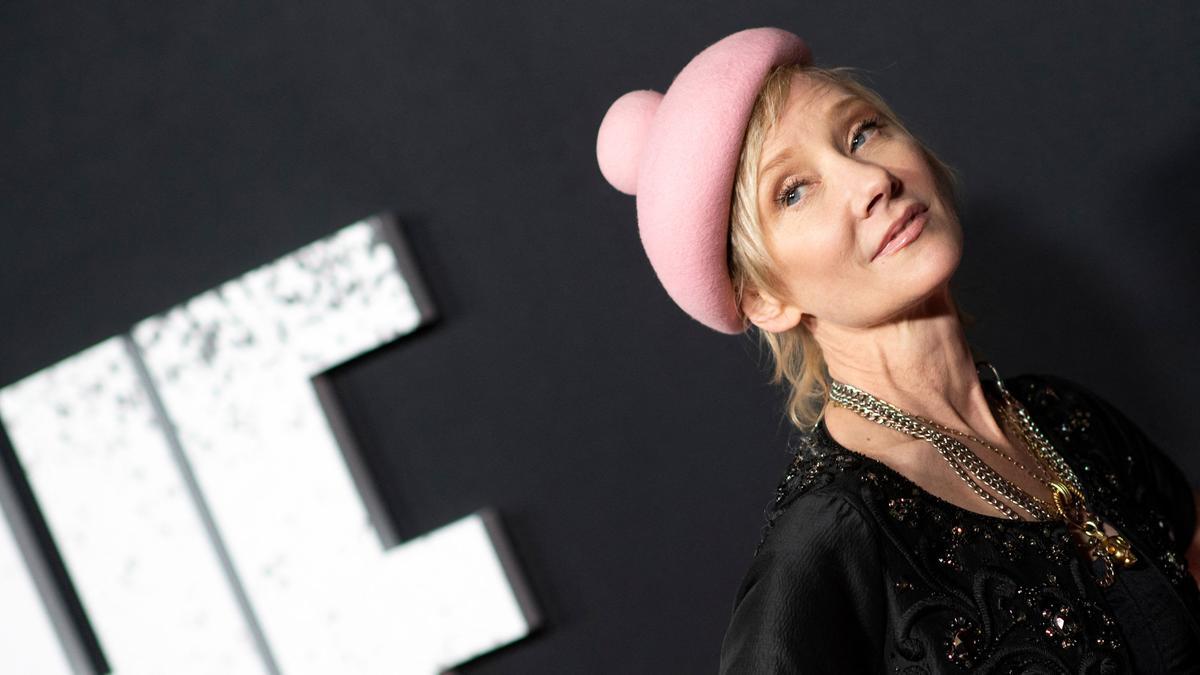 Anne Heche, en estat crític al patir un accident de trànsit Anne Heche, en estat crític al patir un accident de trànsit