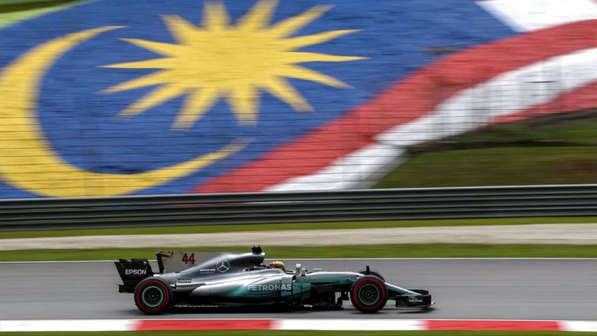 Hamilton pole en Sepang