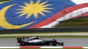 Hamilton pole en Sepang