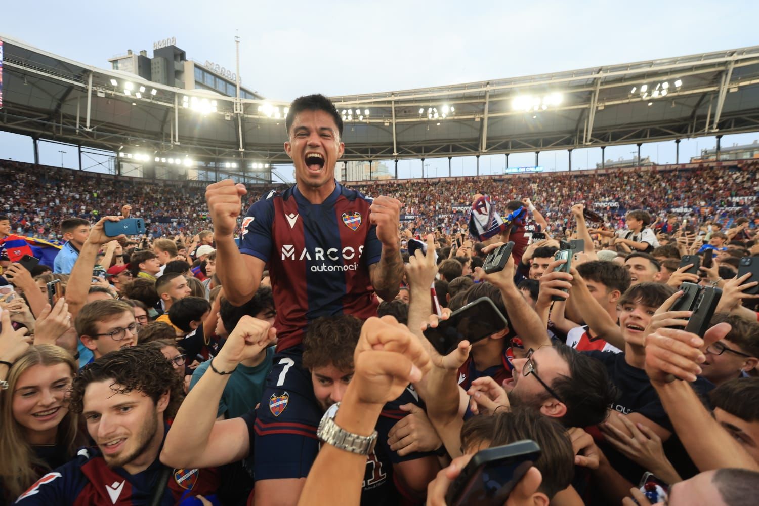 Fiesta en el Ciutat de Valencia: El Levante UD, campeón de Segunda División
