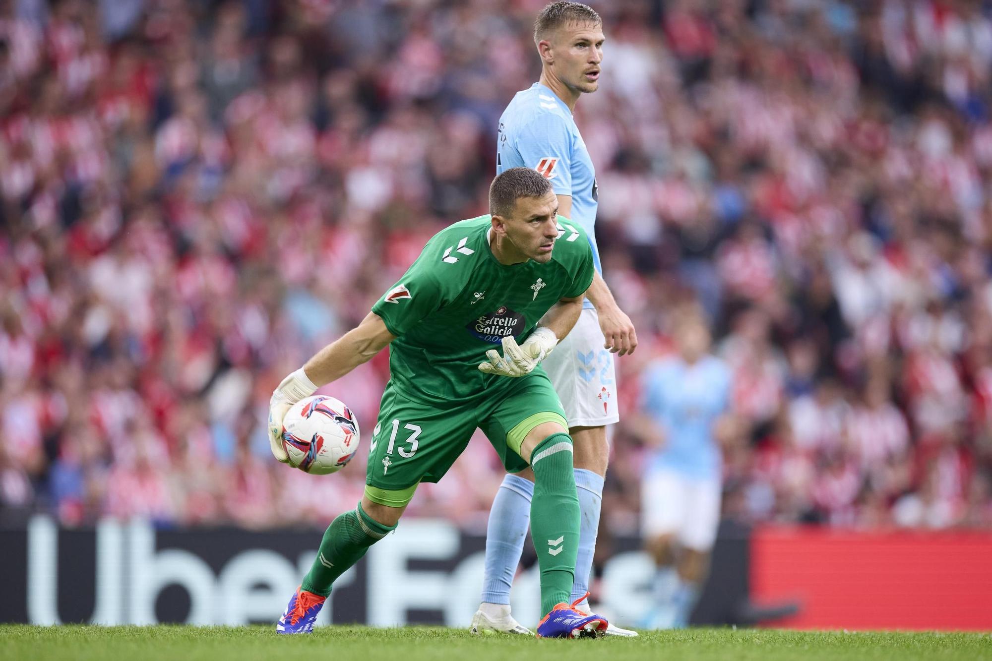 Vicente Guaita of RC Celta de Vigo in action during the LaLiga EA Sports match between Athletic Club and RC Celta de Vigo at San Mames on September 22, 2024, in Bilbao, Spain. AFP7 22/09/2024 ONLY FOR USE IN SPAIN / Ricardo Larreina / AFP7 / Europa Press;2024;SPAIN;Soccer;Sport;ZSOCCER;ZSPORT;Athletic Club de Bilbao v RC Celta de Vigo- La Liga EA Sports;