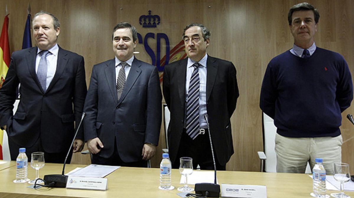 D’esquerra a dreta, Jesús Terciado (Cepime), Juan Rosell (CEOE), Miguel Cardenal (Consell Superior d’Esports) i Cayetano Martínez d’Irujo (Associació d’Esportistes).