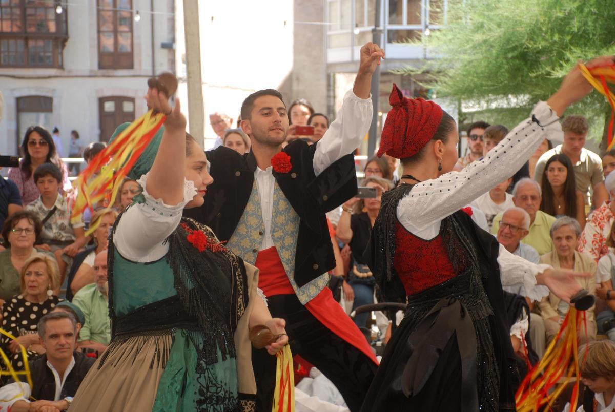 Día grande de las fiestas de Santa María Magdalena en Llanes