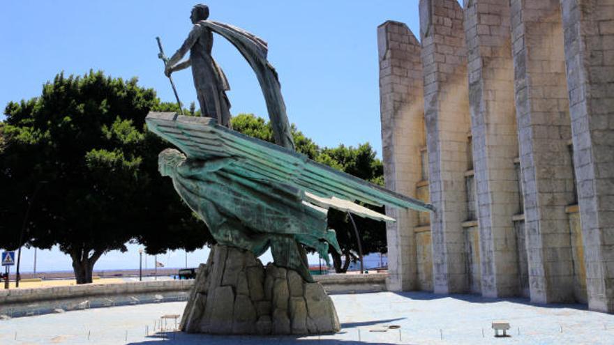 Monumento a Franco de la avenida de Anaga, en Santa Cruz de Tenerife.