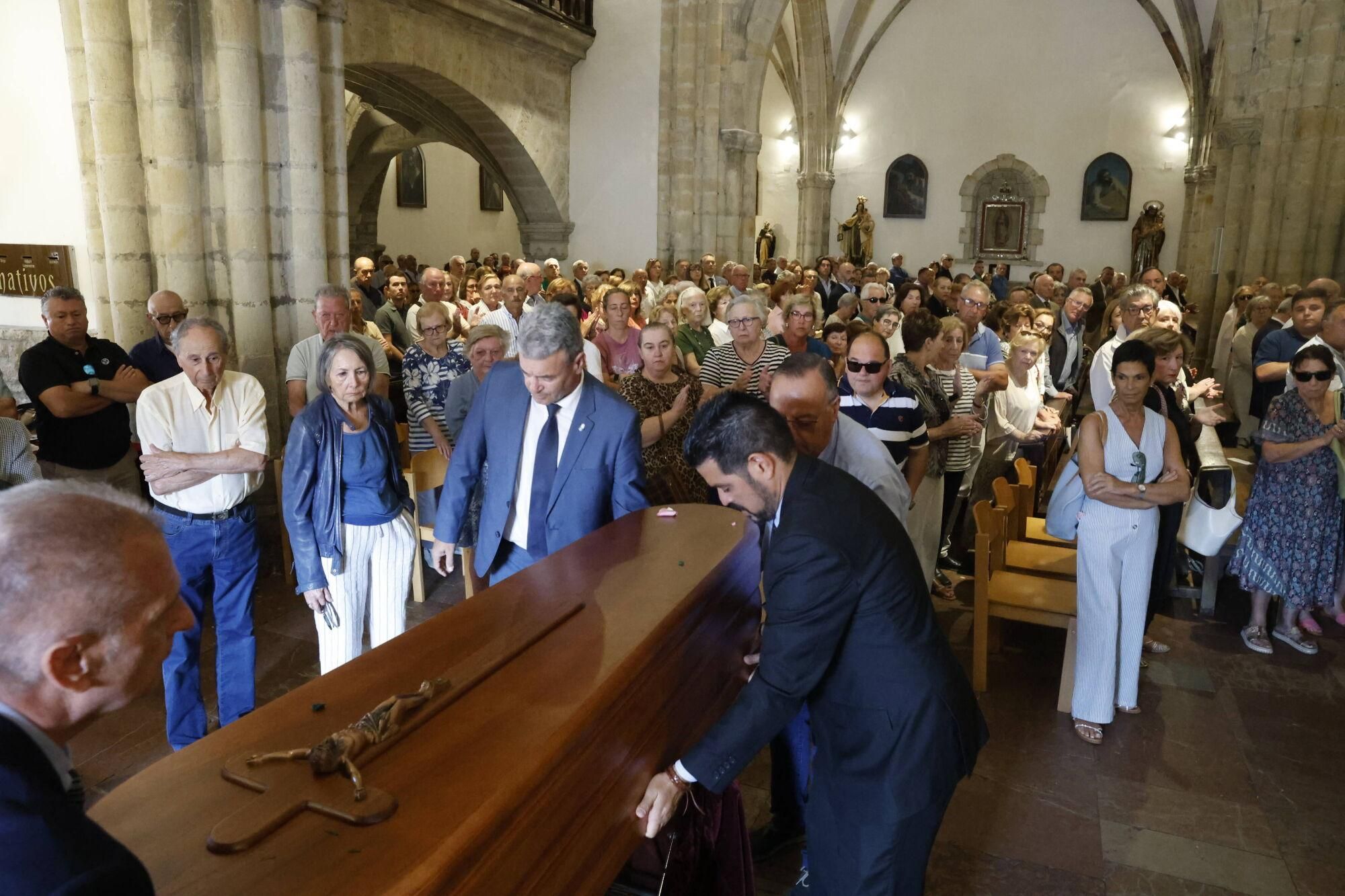 Las imágenes del funeral de Antonio Trevín en la basílica de Llanes.