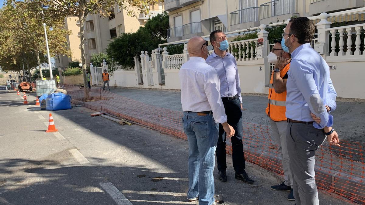 Carlos González y Héctor Díez visitando las obras en Arenales