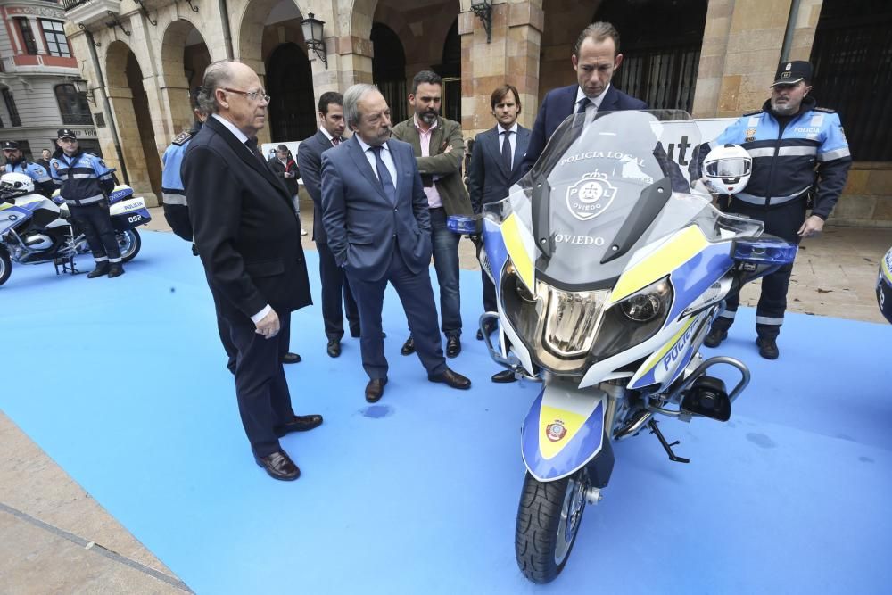 Presentación de las nuevas motos de la Policía Local de Oviedo.