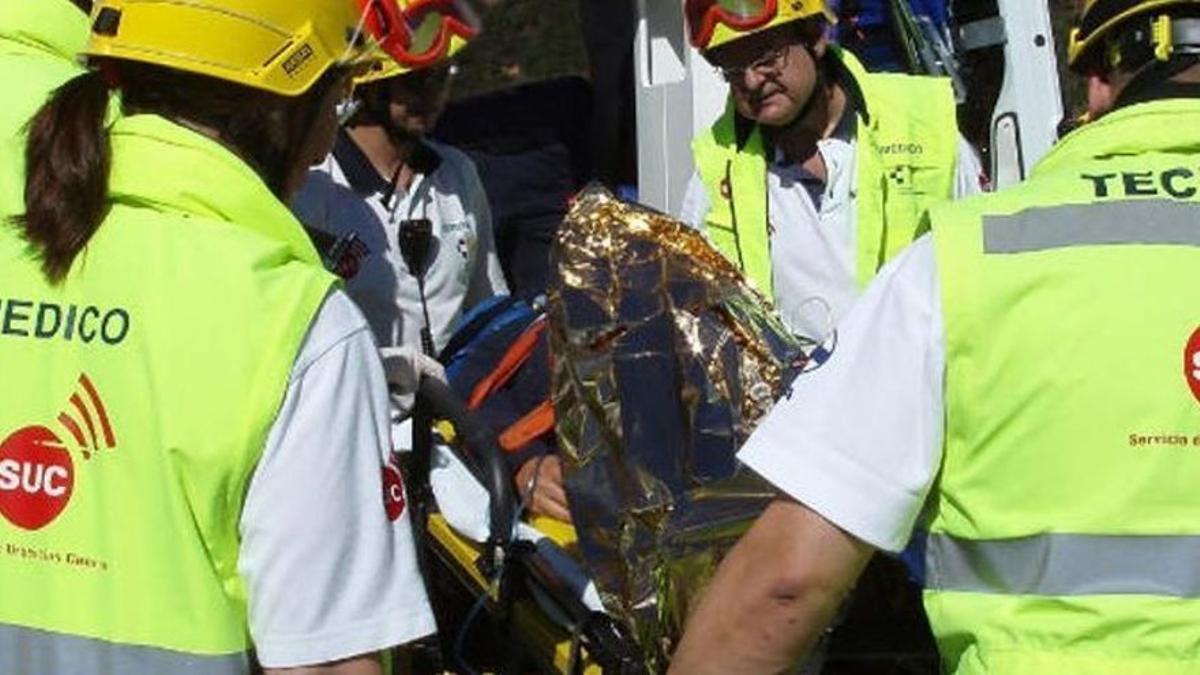 Sanitarios del SUC en otro accidente.