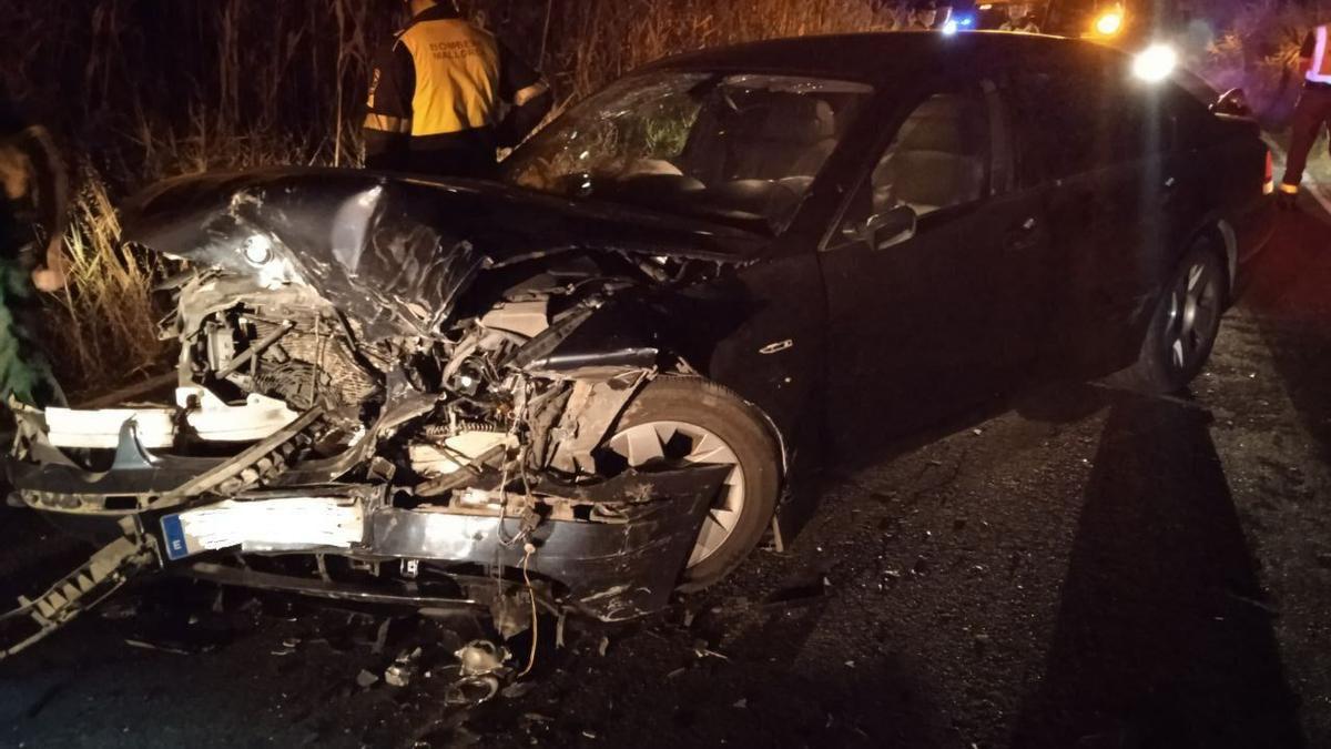 Der zerstörte BMW, in dem der Unfallfahrer saß.