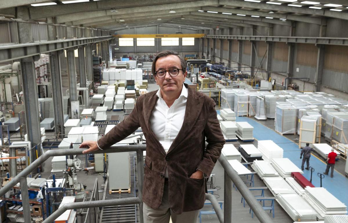 Alfredo Suárez dans les installations industrielles d’Asturmadi à Avilés