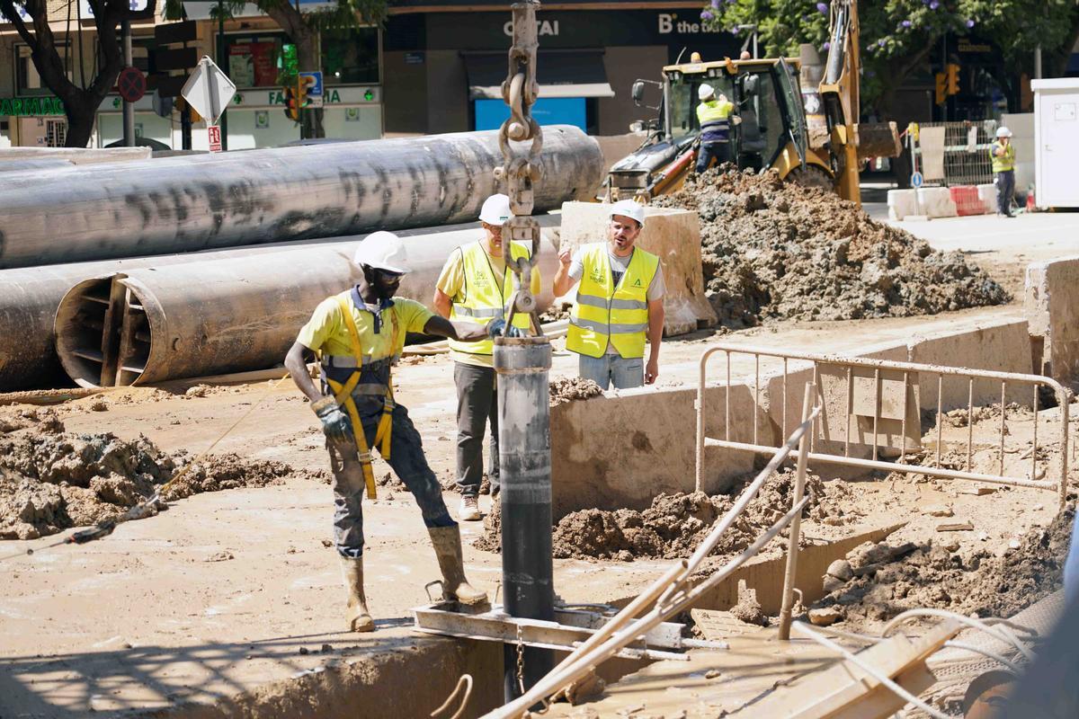 MLG 04-09-2024.- La consejera de Fomento, Articulación del Territorio y Vivienda, Rocío Díaz, visita las obras de prolongación del Metro de Málaga al nuevo hospital