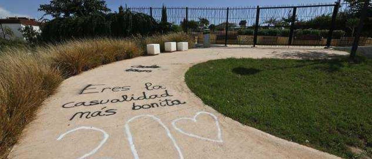 Cierran por la noche el jardín de la piscina de la Vía Parque para evitar actos vandálicos