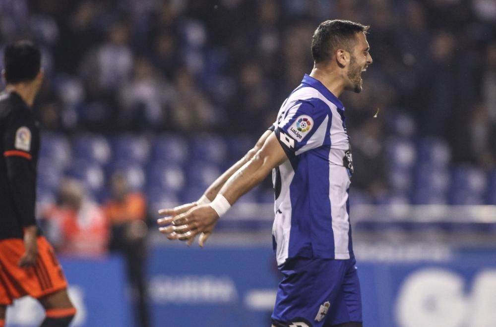 Un Çolak notable librea el ataque con un gran gol y un error suyo propicia el empate (1-1).