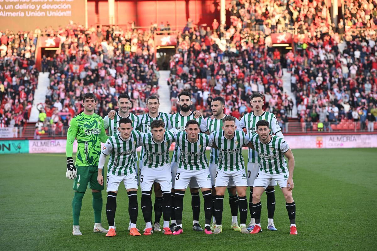 Once inicial del Córdoba CF en su visita al Almería.