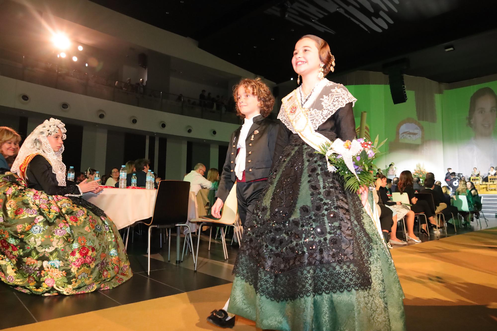 Galania a la reina infantil de las fiestas de la Magdalena