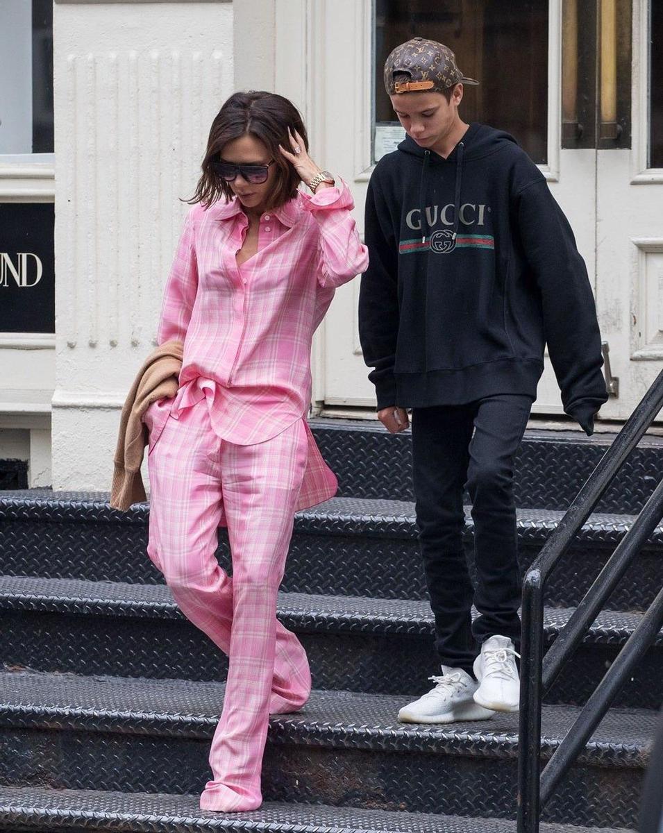 VICTORIA BECKHAM, COMO SI ESTUVIERA EN CASA