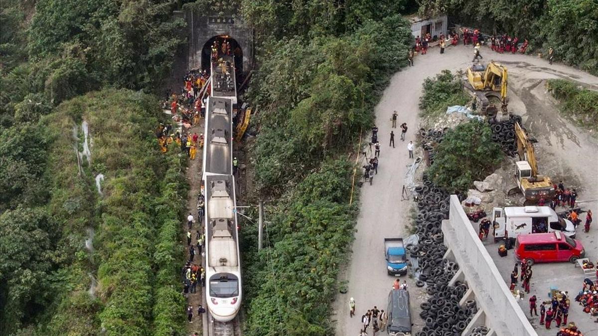 Un accidente de tren en Taiwán deja al menos 48 muertos y decenas de heridos