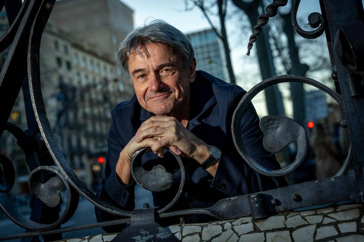 Reiner Holzemer, en el paseo de Gràcia de Barcelona. El cineasta alemán es el invitado de honor del festival de cine de moda Moritz Feed Doc de esta edición, la décima.