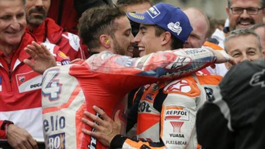 Dovizioso gana y retrasa el alirón de Márquez hasta Valencia