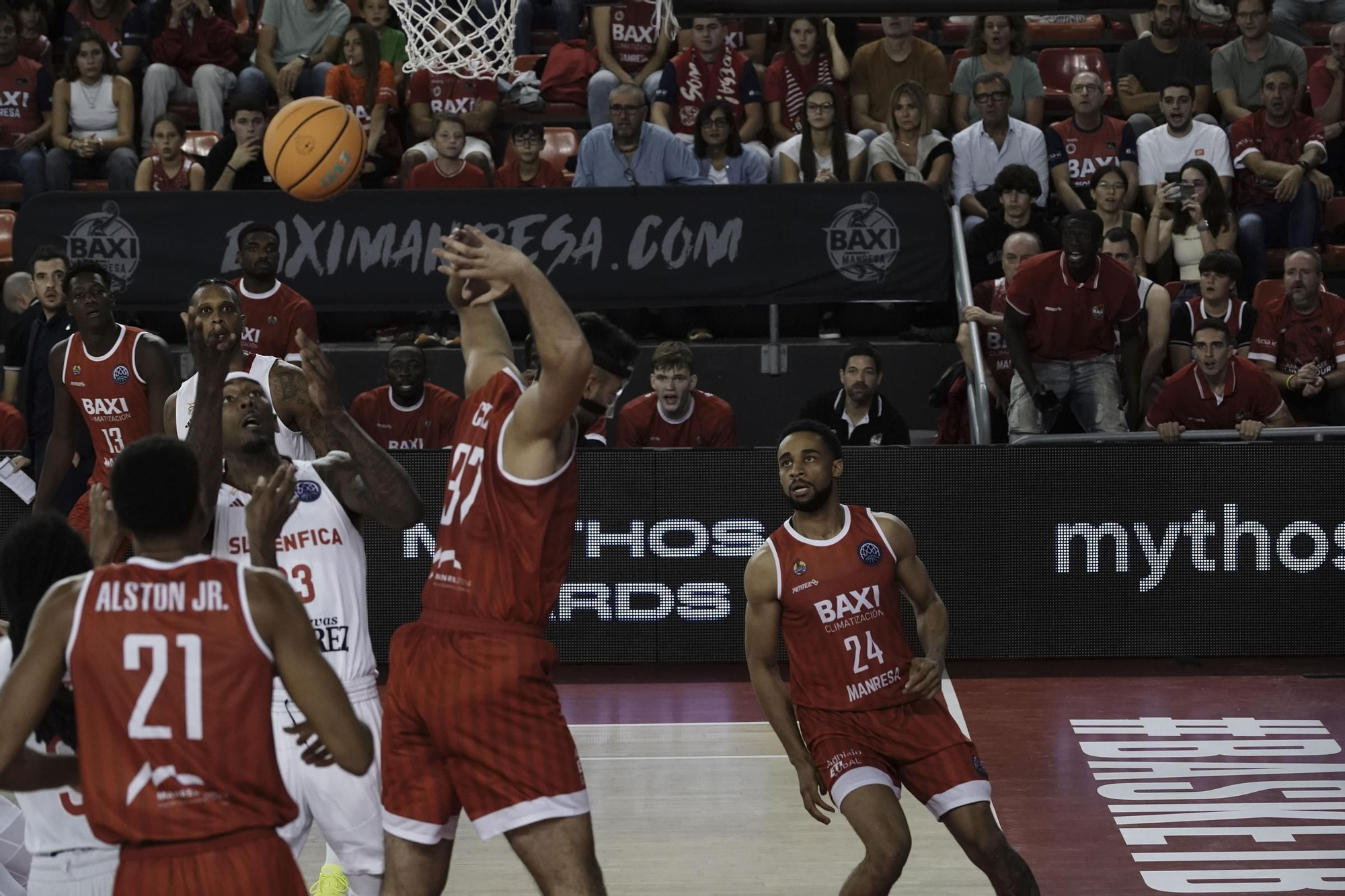 Les millors imatges del Baxi Manresa - SL Benfica