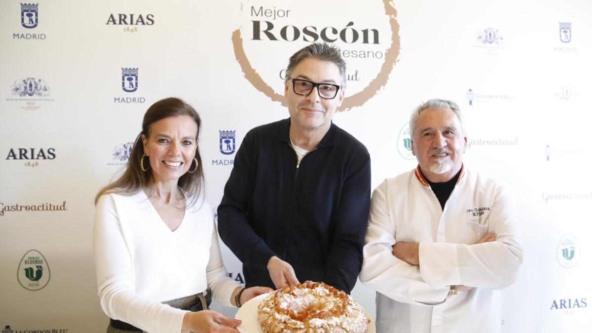 Oriol balaguer (centro), el ganador del mejor Roscón Artesano de Madrid 2024.