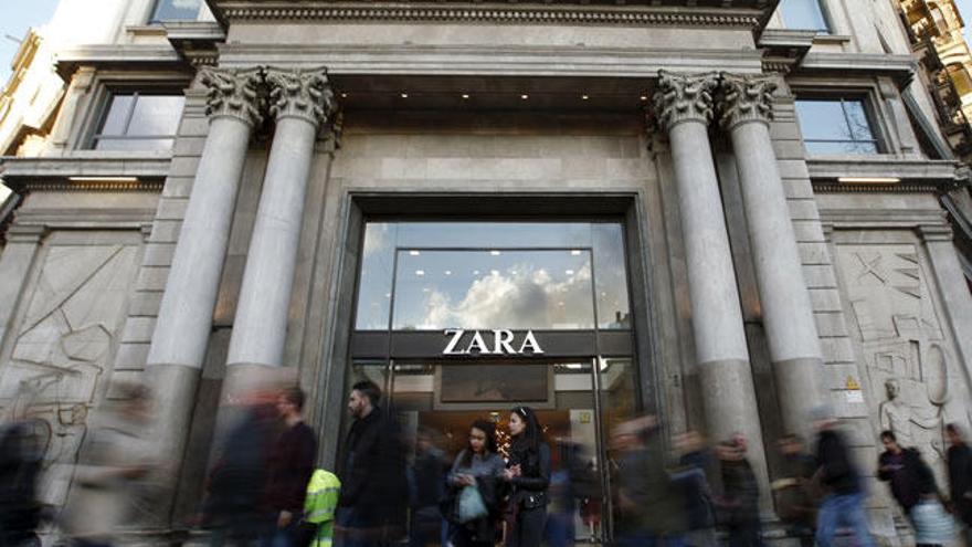 Una de las tiendas de Zara en Barcelona. // A. G.