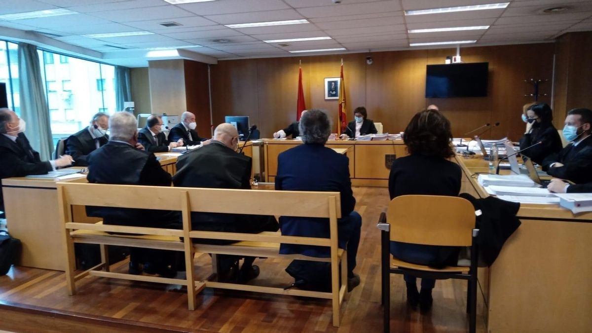 Ajornat el judici per estafa a Altintop, Sahin, Webó i altres exfutbolistes estrangers de LaLiga Ajornat el judici per estafa a Altintop, Sahin, Webó i altres exfutbolistes estrangers de LaLiga