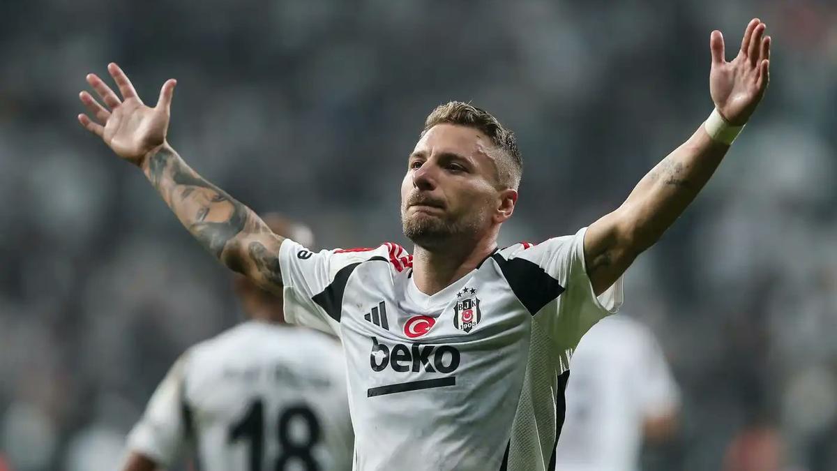 Immobile jugando un partido con el Besiktas