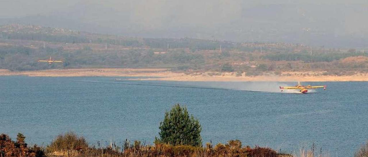 El agua cristalina del Salas, en el embalse del mismo nombre // Jesús Regal