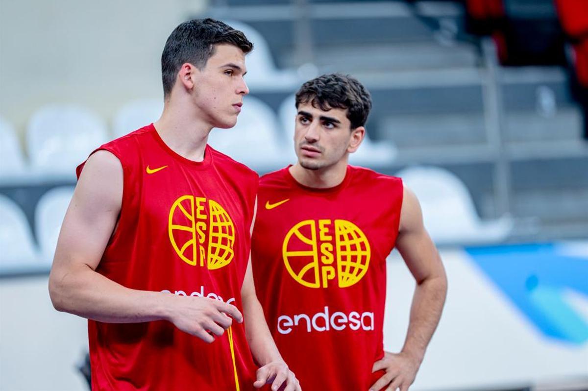 Jaime Pradilla y Álvaro Cárdenas, durante el calentamiento de España antes de medirse a Georgia.