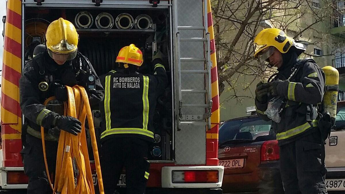 Archivo - Efectivos de los bomberos de Málaga.