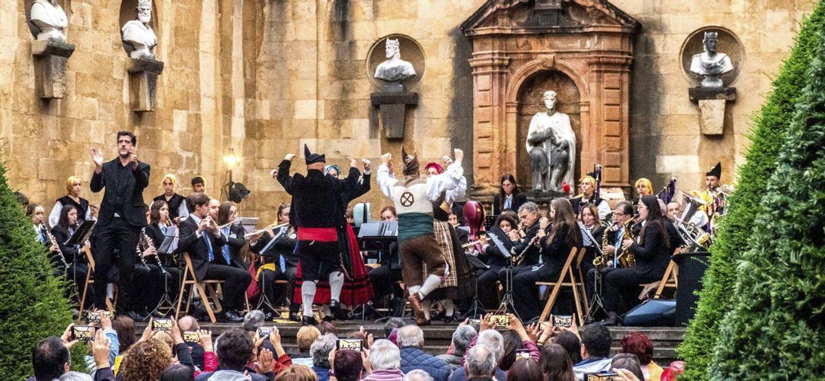 El concierto de "13 Reyes" en el Jardín de los Reyes Caudillos.