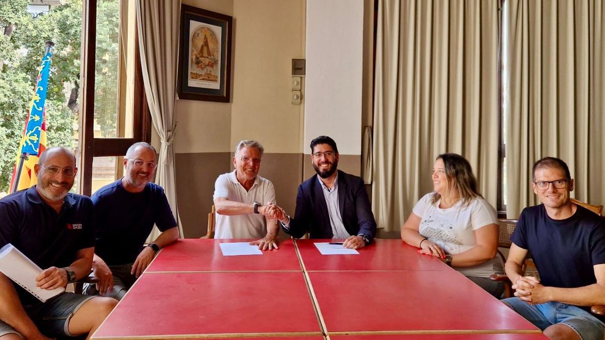 Firma del acuerdo entre ambas entidades.