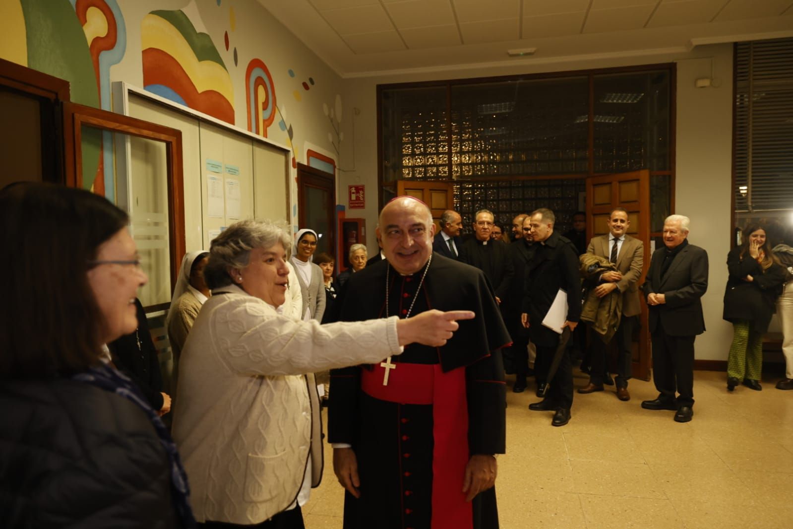 El nuevo arzobispo, Enrique Benavent, en el colegio Jesús-María