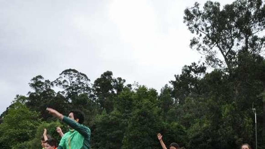 Jóvenes deportistas en las instalaciones que se reformarán.