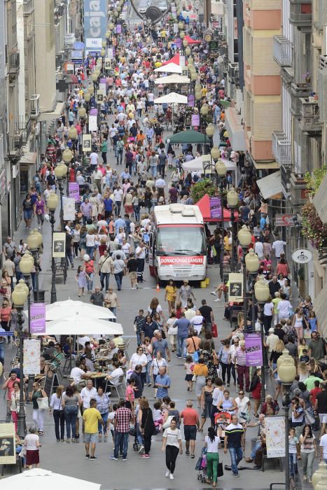 Compras en el domingo abierto de Triana, 3/09/17