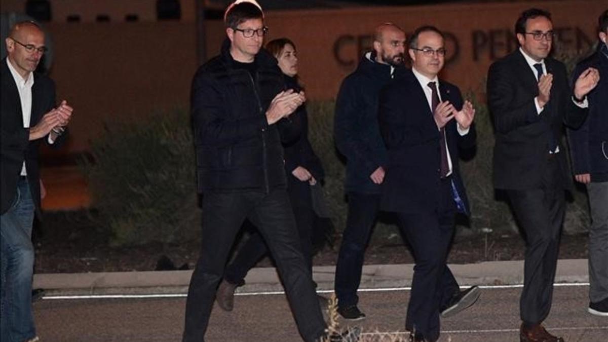 Los 'exconsellers' Raül Romeva, Carles Mundó, Jordi Turull y Josep Rull salen de la prisión de Estremera